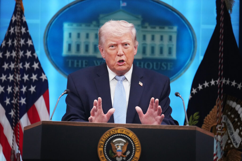 Trump Subs Pulte, Nominates Ex-SEC Chair Clayton for DNI