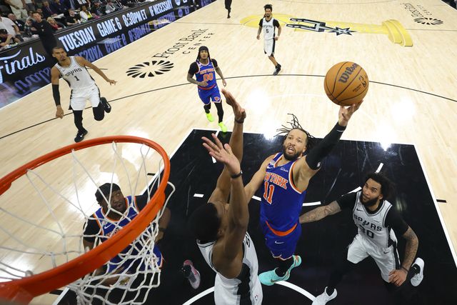 NY Knicks defeat Spurs in Game 5, win first NBA title in 53 years