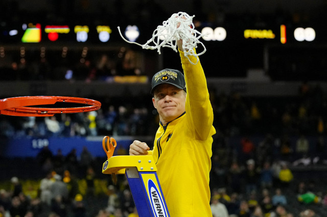 Michigan’s Dusty May finalizing deal to coach Mavericks